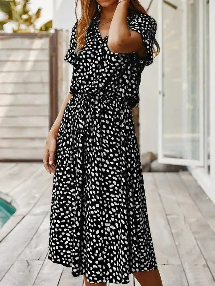 Echoarchiv | Elegantes Kurzärmliges Hemdblusenkleid mit Polka Dots und Kordelzug In Der Taille