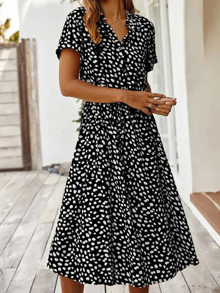 Echoarchiv | Elegantes Kurzärmliges Hemdblusenkleid mit Polka Dots und Kordelzug In Der Taille