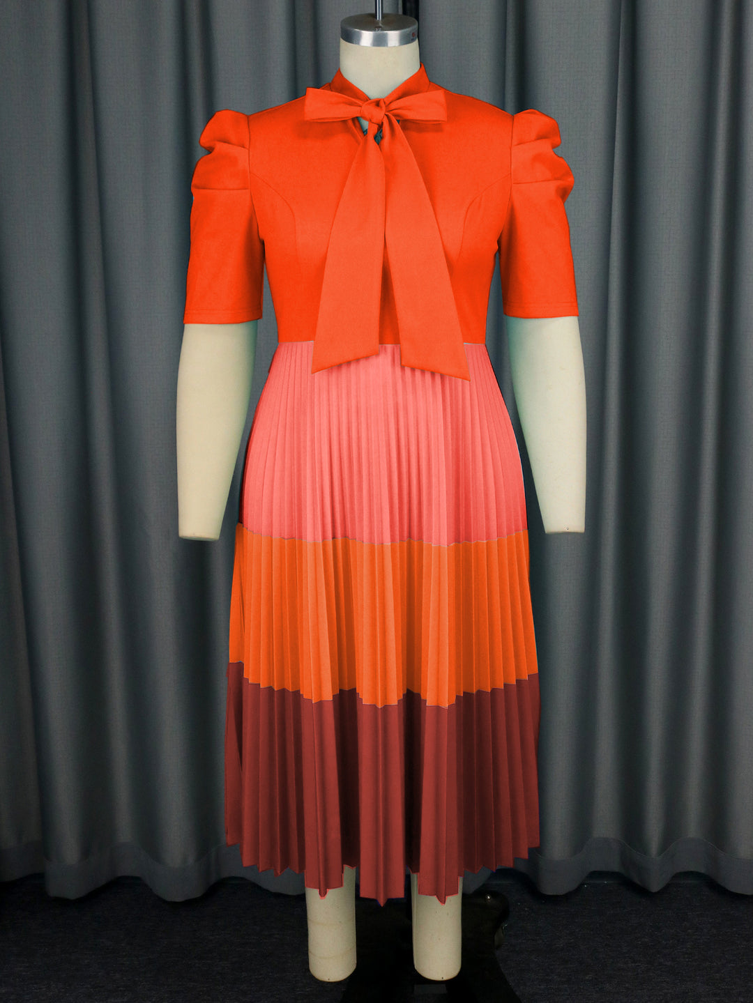 Damen Elegantes Plisseekleid mit Schleifenkragen Echo Archiv