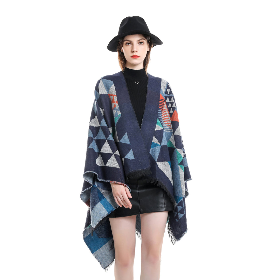 Damen Oversize-Ruana im Jacquard-Wickelstil mit dreieckigem Muster und Fransensaum – Avérine