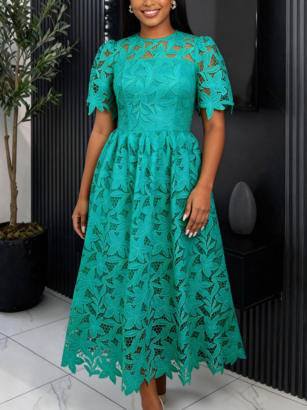 Damen Spitzen-Maxikleid mit floralem Design Echo Archiv