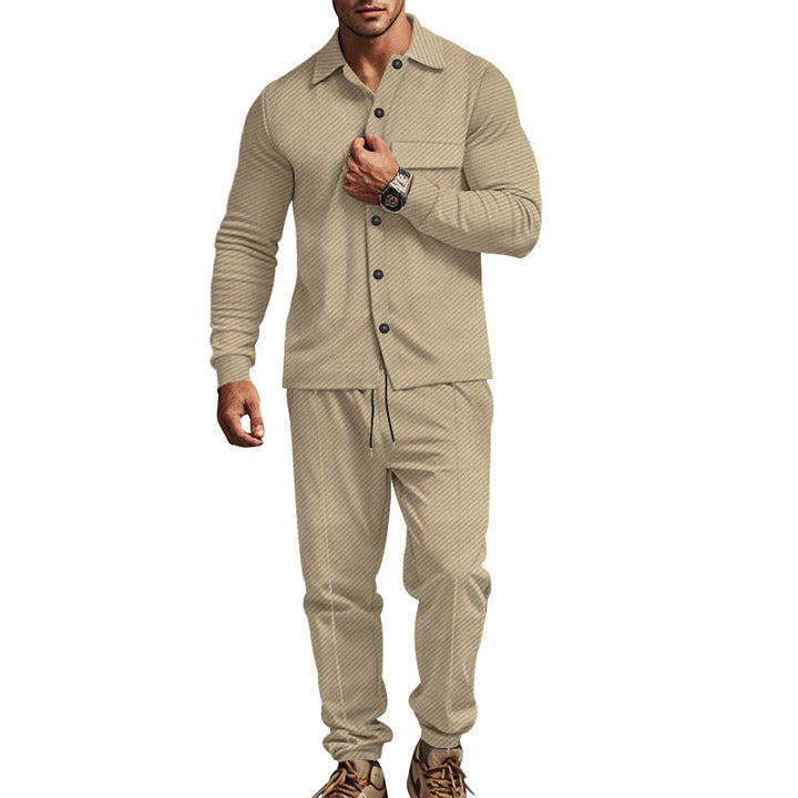Herren lässige Schlafanzug-Kombination mit eleganten Knopfdetails Echoarchiv