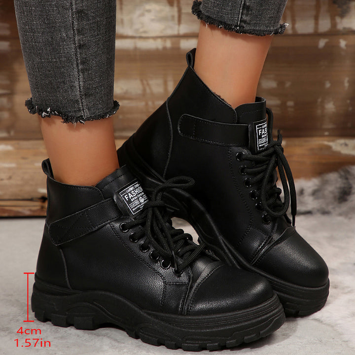 Damen Plateau-Ankleboots mit Klettverschluss, robuster Lug-Sohle und gepolstertem Schaft – Varelle