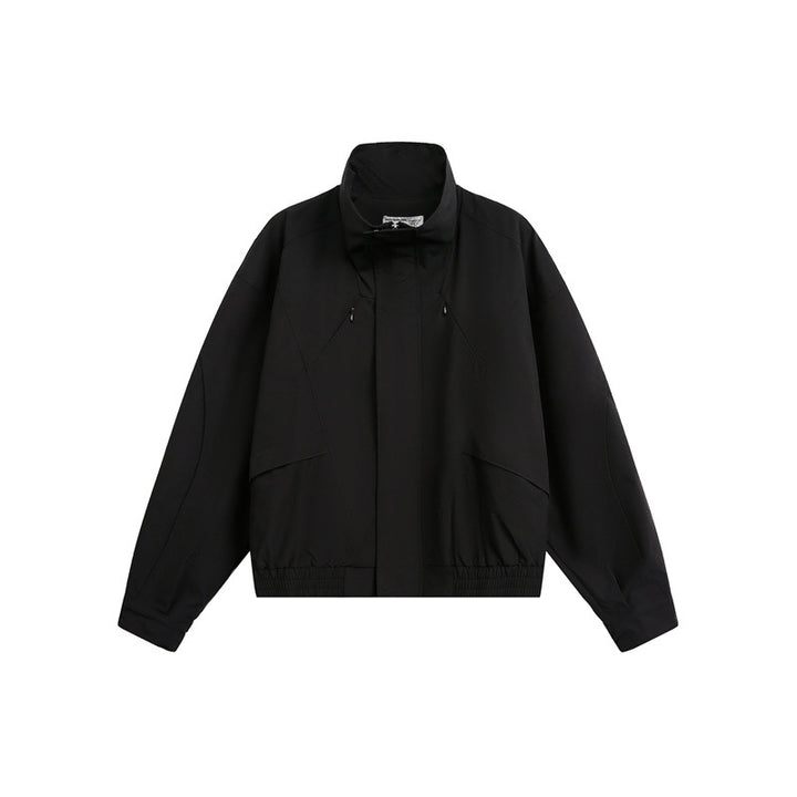Unisex Kurzblouson im minimalistischen Tech‑Stoff mit Funnelkragen und verdeckter Frontblende Echoarchiv