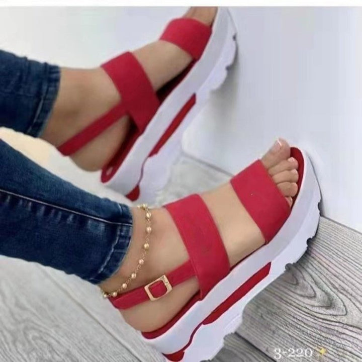 Damen Plateau‑Sandalen mit dicker Profilsohle, zwei breiten Riemen und verstellbarem Fersenriemen – Sorelia