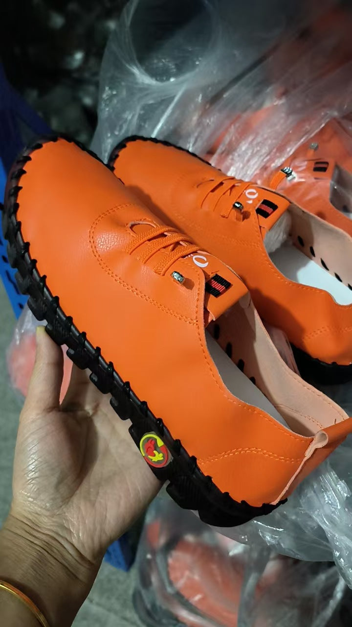 Damen Leichter, weicher Slipper mit handgenähter Gummisohle und elastischer Schnürung Echo Archiv