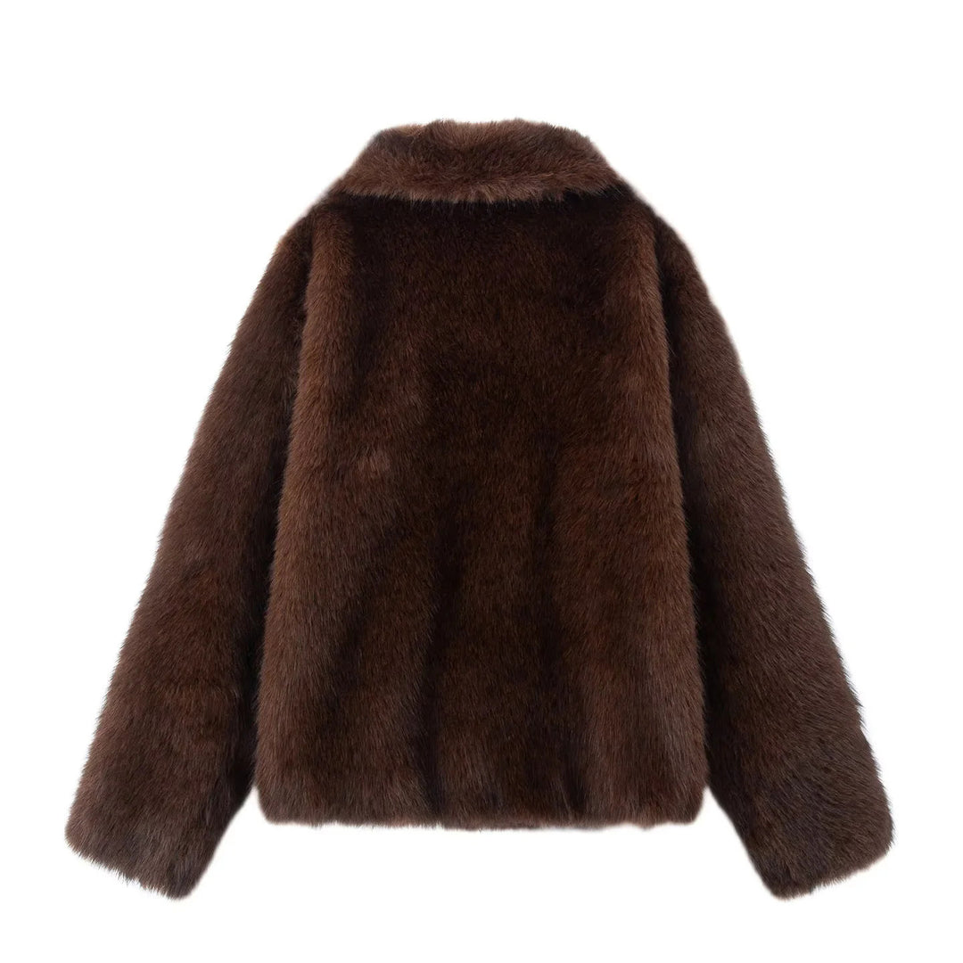 Damen kurze Lammfelloptik-Jacke mit voluminösem Schalkragen und verdeckter Knopfleiste – Célinea