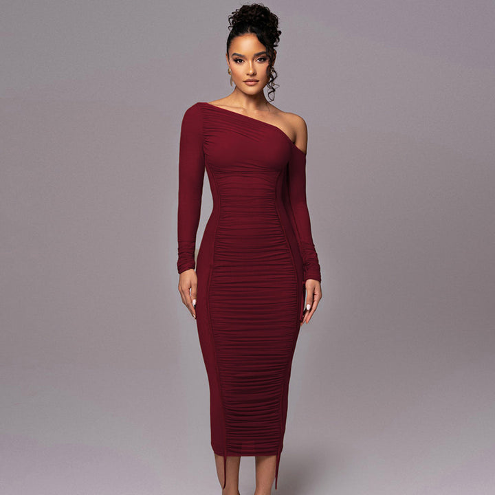 Damen figurbetontes Kleid mit asymmetrischem Ausschnitt und raffinierten Raffungselementen Echo Archiv