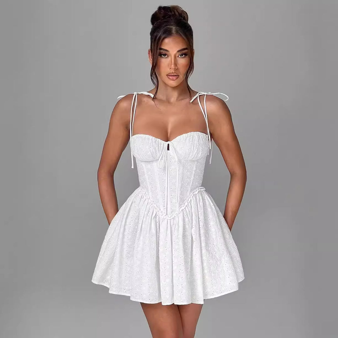 Damen verspieltes Sommerkleid mit Rüschendetails und zarten Trägern Echo Archiv