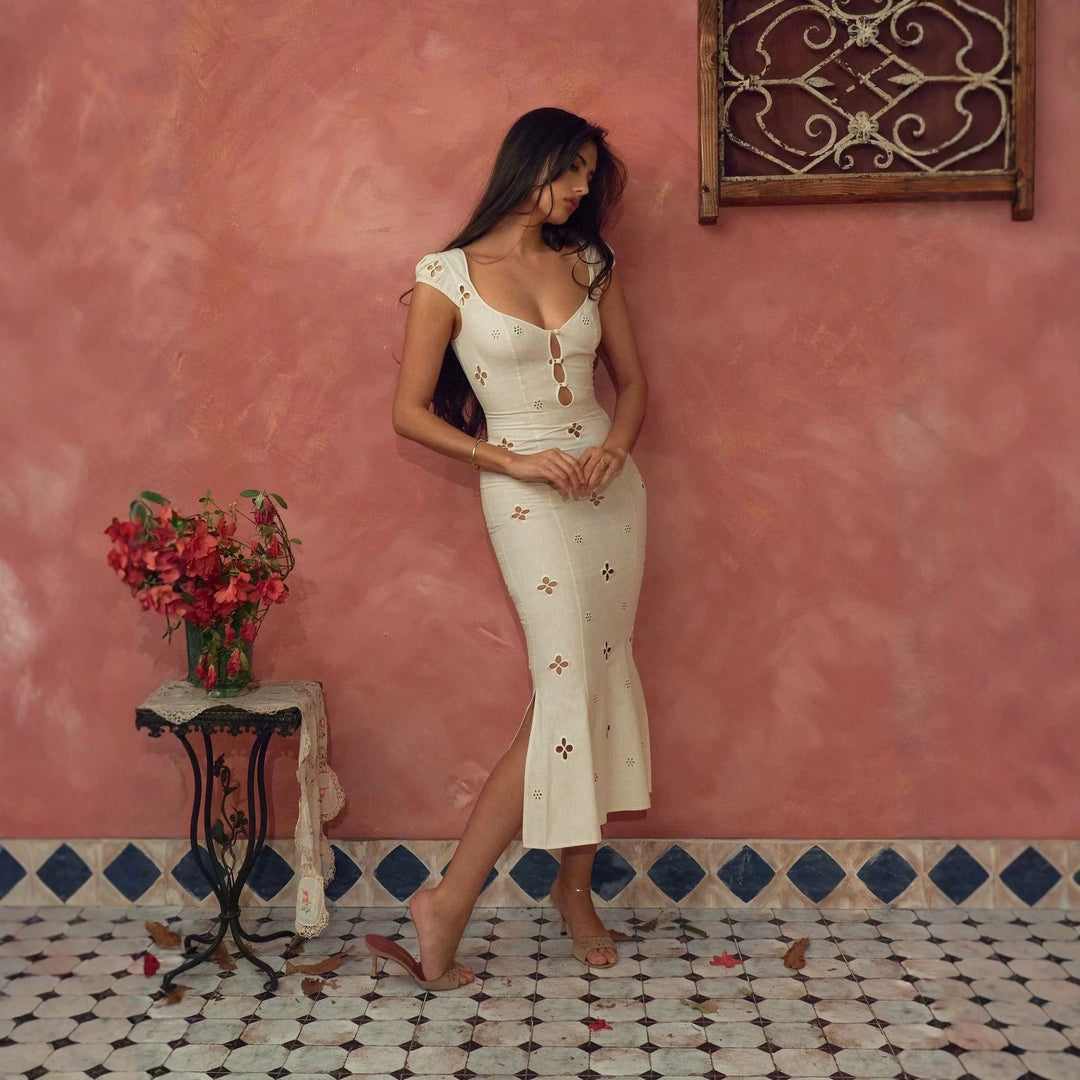 Damen Elegantes Maxikleid mit schulterfreiem Design und filigranen Blumenstickereien Echo Archiv