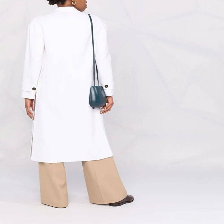 Damen Zweireihiger Midimantel im modernen Tailoring mit verlängertem Revers und aufgesetzten Taschen Echoarchiv