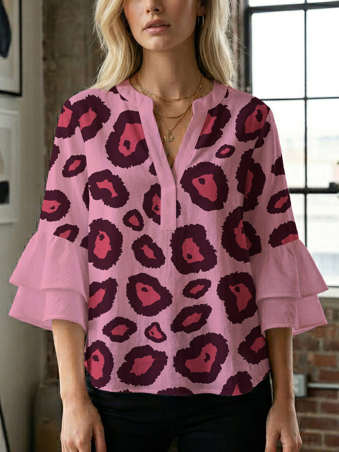 Damen Bluse mit Rüschendetails und auffälligem Animal-Print Echo Archiv