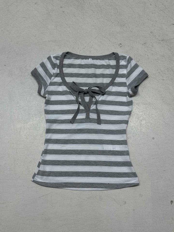 Damen Kurzarm T-Shirt mit verspieltem Schnürdetail Echo Archiv