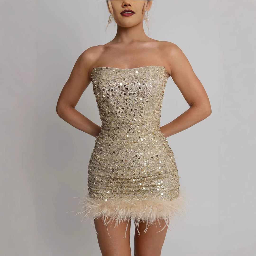 Damen Glamouröses Cocktailkleid mit Pailletten und Federkragen Echo Archiv