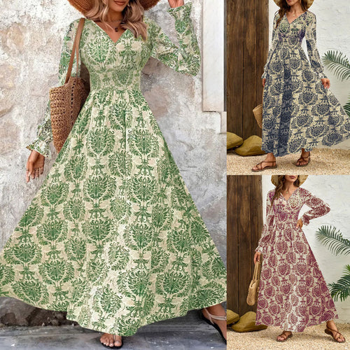 Damen Feminin fließendes Maxikleid mit V-Ausschnitt, geraffter Smock-Taillenpartie und ornamentaler Allover-Print – Valéora