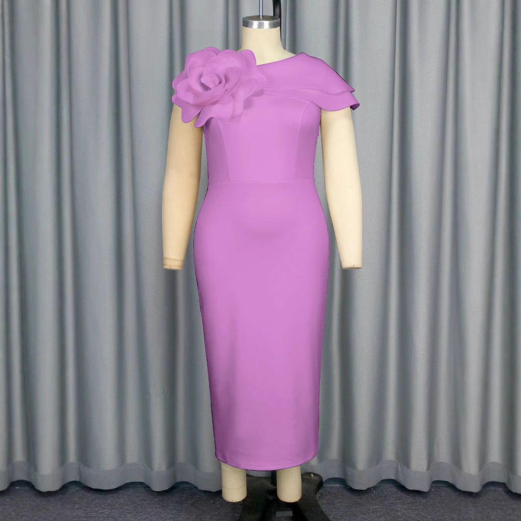 Damen elegantes Etuikleid mit floralem Akzent und Schulterdesign Echo Archiv