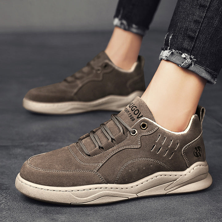 Herren urbaner Veloursleder-Optik City-Sneaker mit gelochter Seitenbelüftung und ergonomischer Plateaulaufsohle – Norré