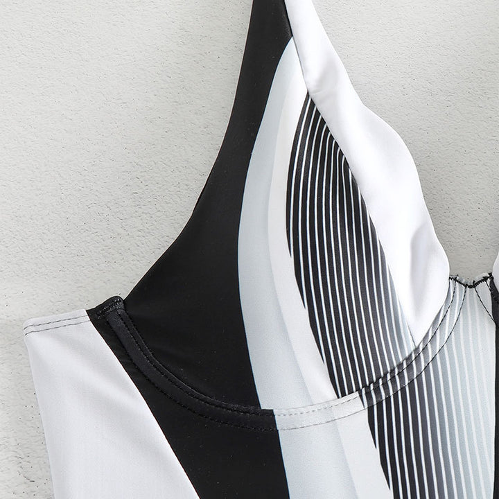 Damen Einteiliger Badeanzug mit modernem Design und figurformendem Schnitt Echo Archiv