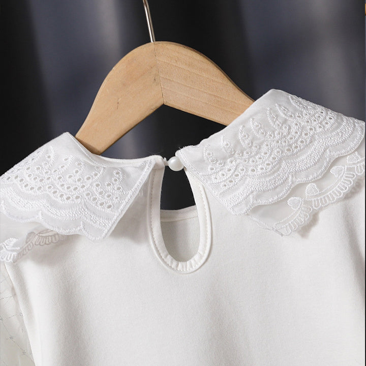 Mädchen modische Bluse mit eleganten Tüllärmeln und kunstvoller Spitzenverzierung Echo Archiv