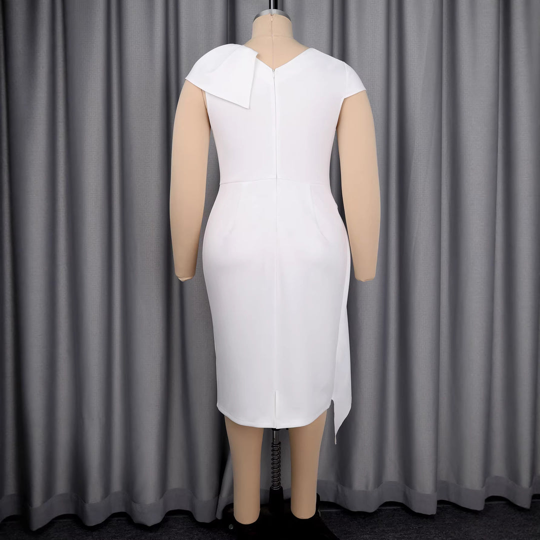 Damen Etuikleid mit drapierten Rüschen und funkelnden Knopfdetails Echo Archiv