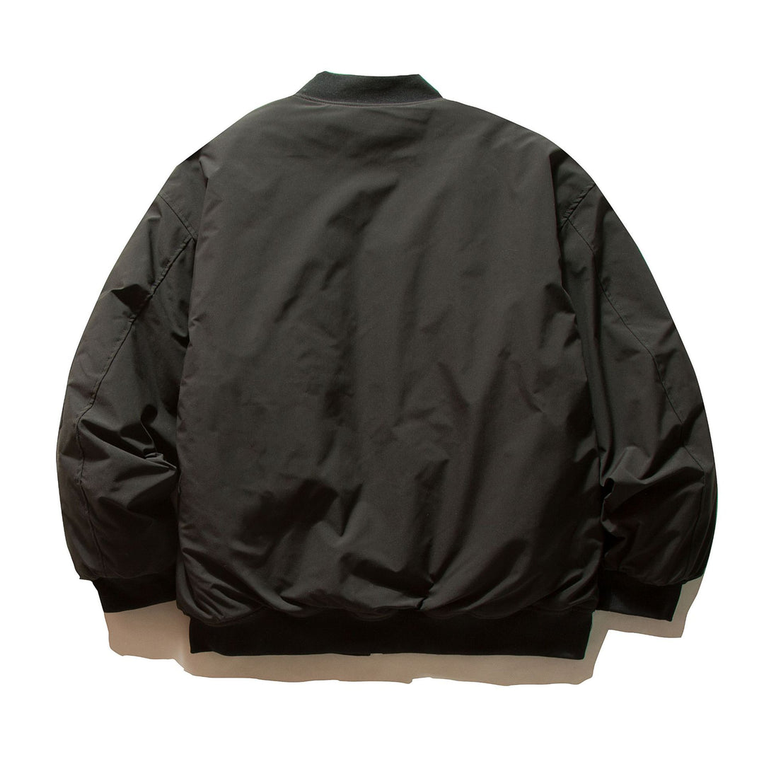 Herren Gepolsterte Bomberjacke im MA-1 Stil mit Ärmel‑Utilitytasche Echoarchiv