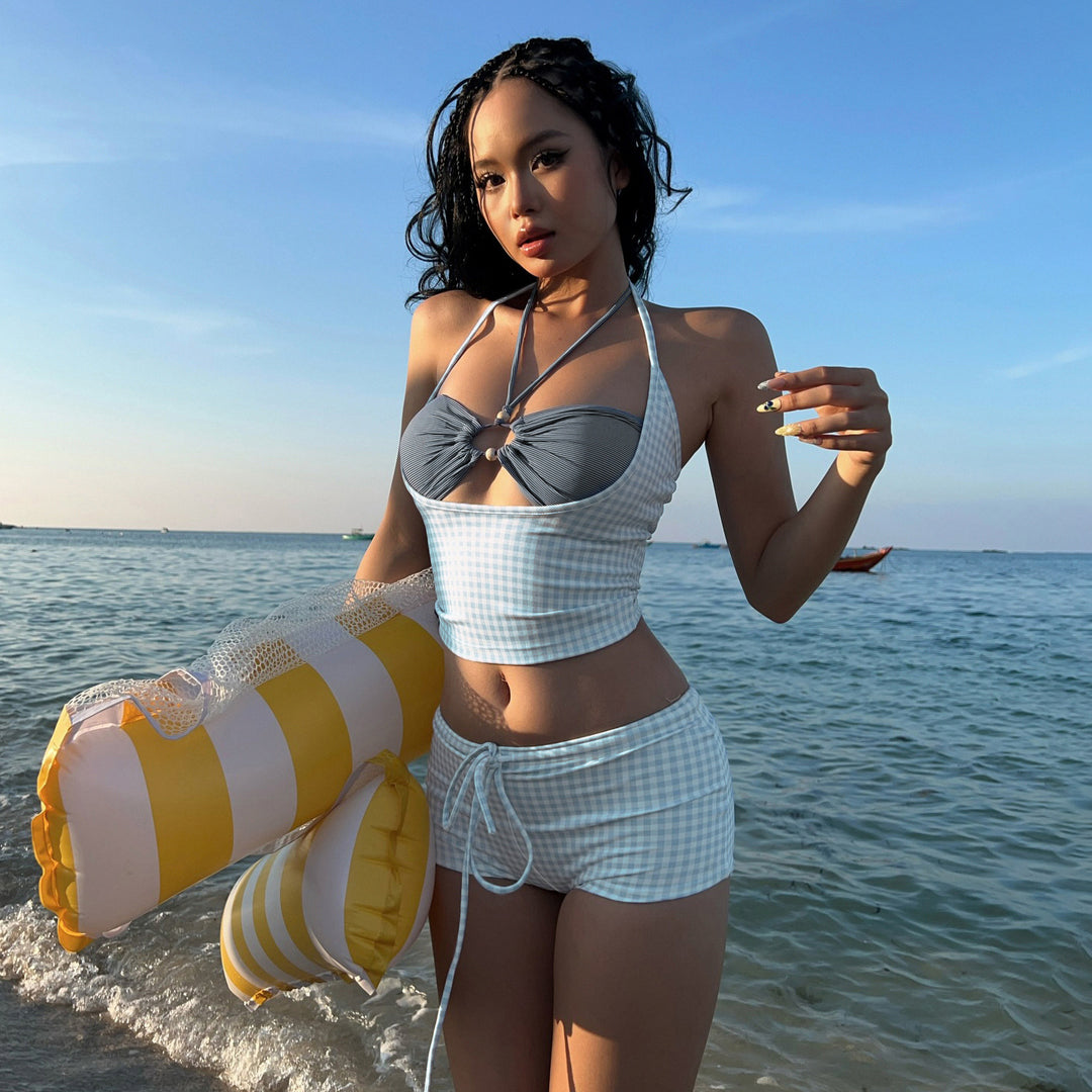 Damen sportliches Bikiniset mit hochgeschlossenem Top und charmanten Rüschendetails Echo Archiv