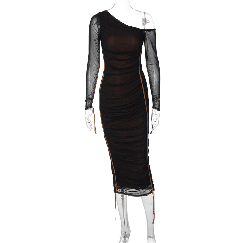 Damen figurbetontes Kleid mit asymmetrischem Ausschnitt und raffinierten Raffungselementen Echo Archiv