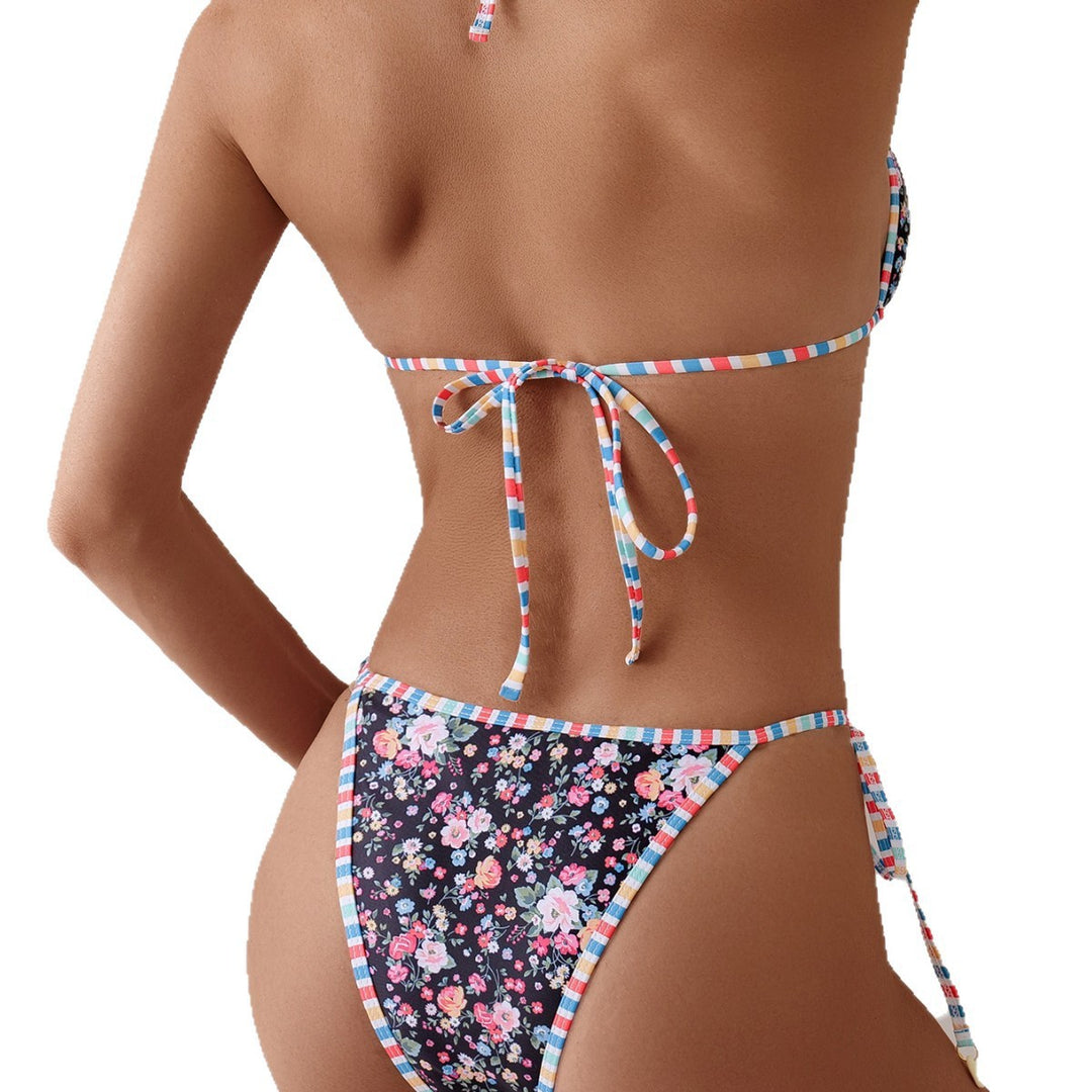 Damen Triangel-Bikini mit verspieltem Blumenmuster und gewagten Bindebändern Echo Archiv