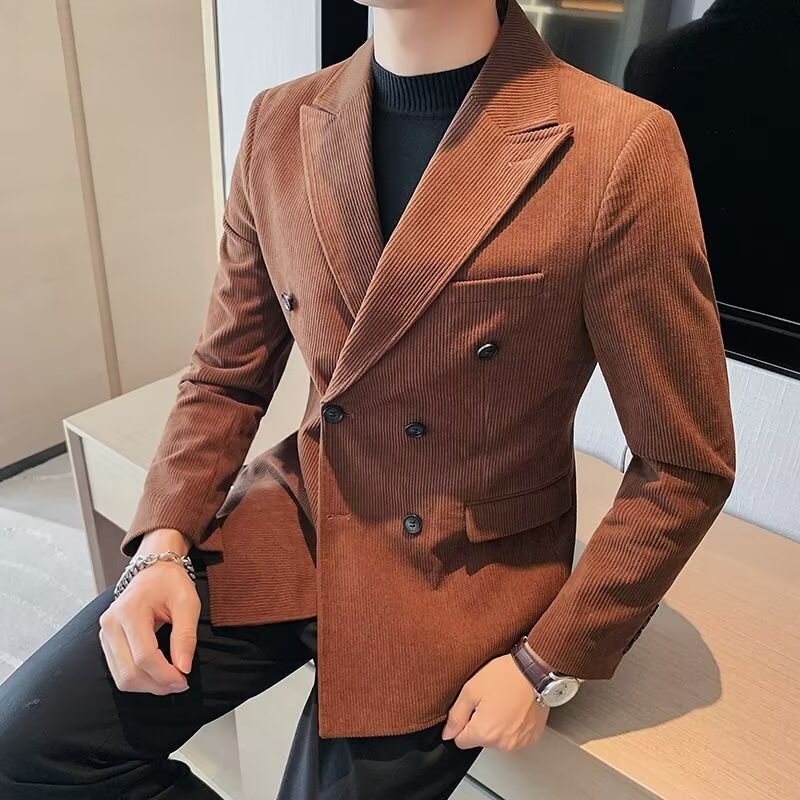 Herren eleganter Cord-Blazer mit doppelter Knopfleiste und praktischen Taschen Echoarchiv