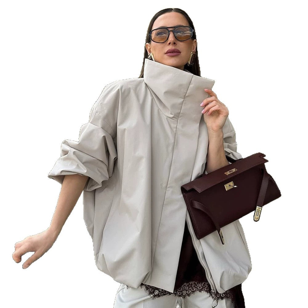Damen Boxy-Kurzsteppjacke mit hohem asymmetrischem Stehkragen Echoarchiv