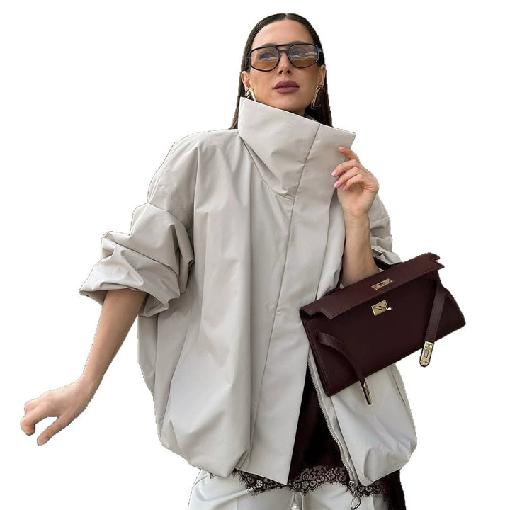 Damen Boxy-Kurzsteppjacke mit hohem asymmetrischem Stehkragen Echoarchiv