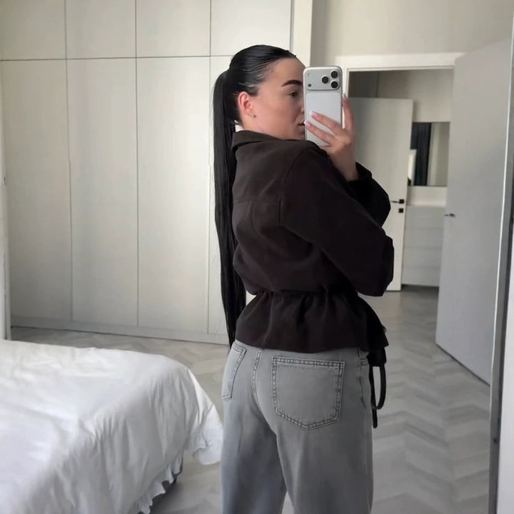 Damen Kurzjacke im Utility‑Stil mit Taillenzug und Stehkragen Echoarchiv