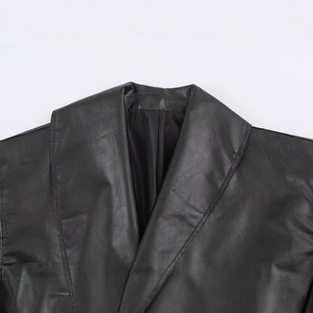 Damen Kurze Oversize-Lederoptikjacke mit weitem Schalkragen und Gürtel Echo Archiv