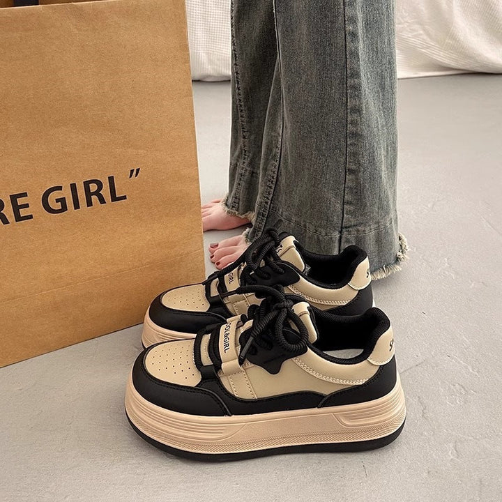Damen Sportliche Plateau-Sneaker mit elastischen Schnürsenkeln und dämpfender Sohle Echo Archiv