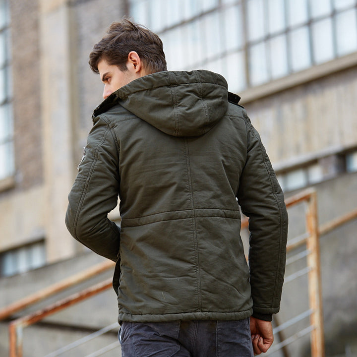 Herren Fieldjacke im Utility‑Stil mit Kapuze, gesteppter Thermo‑Isolierung und Aufnäher – Taviero