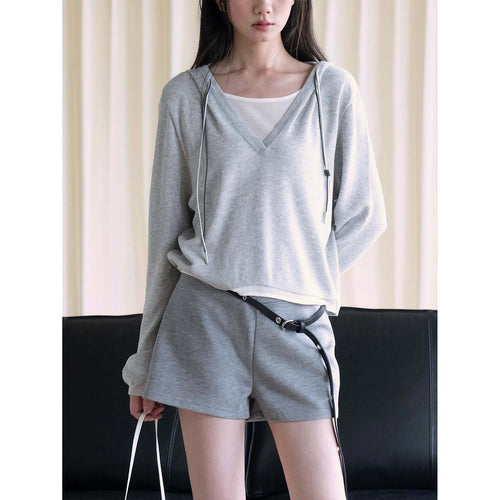 Damen Feinstrick-Sweatshirt mit tiefem V-Ausschnitt und Kapuzenzug Echoarchiv