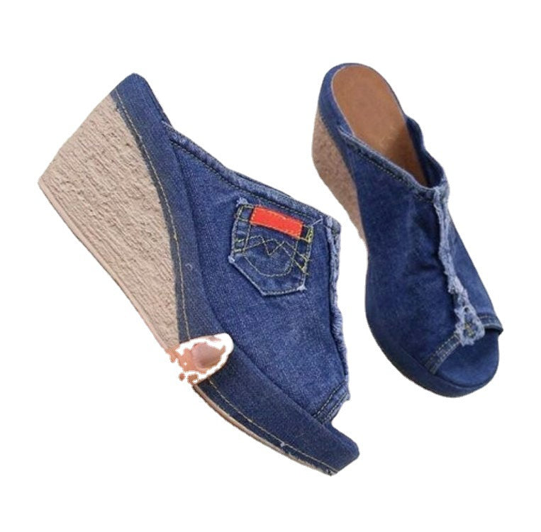 Damen nan Jeans-Pantolette mit offener Zehenpartie, fransigem Saum und Bastkeilabsatz Echo Archiv
