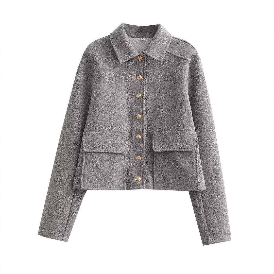 Damen Kurztaillierte Wolljacke mit Zierknöpfen und Pattentaschen – Célinea
