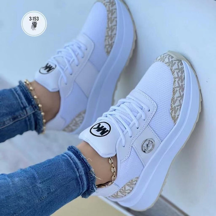 Damen Plateausneaker mit atmungsaktivem Mesh und markantem Logo-Emblem Echoarchiv