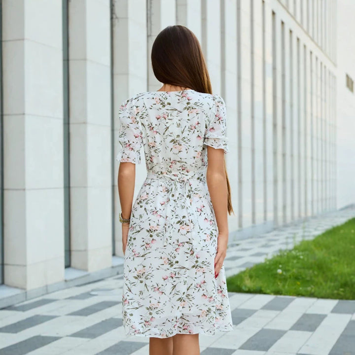 Damen Midi-Kleid mit floralem Design und fließendem Schnitt Echo Archiv