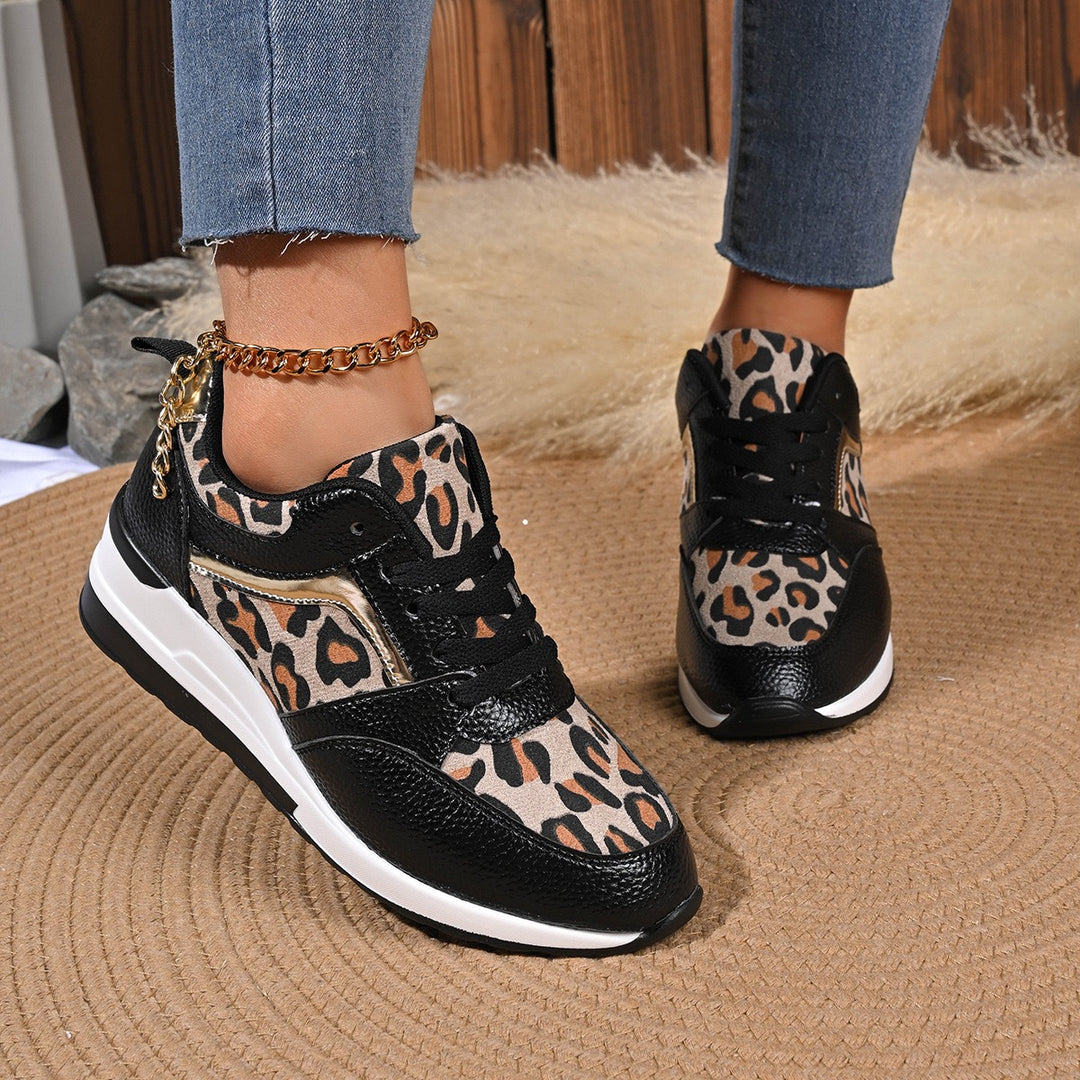 Damen stilvolle Plateau-Sneaker mit Leopardenmuster, gepolsterter Komfortinnensohle und glänzenden Einsätzen – Névara