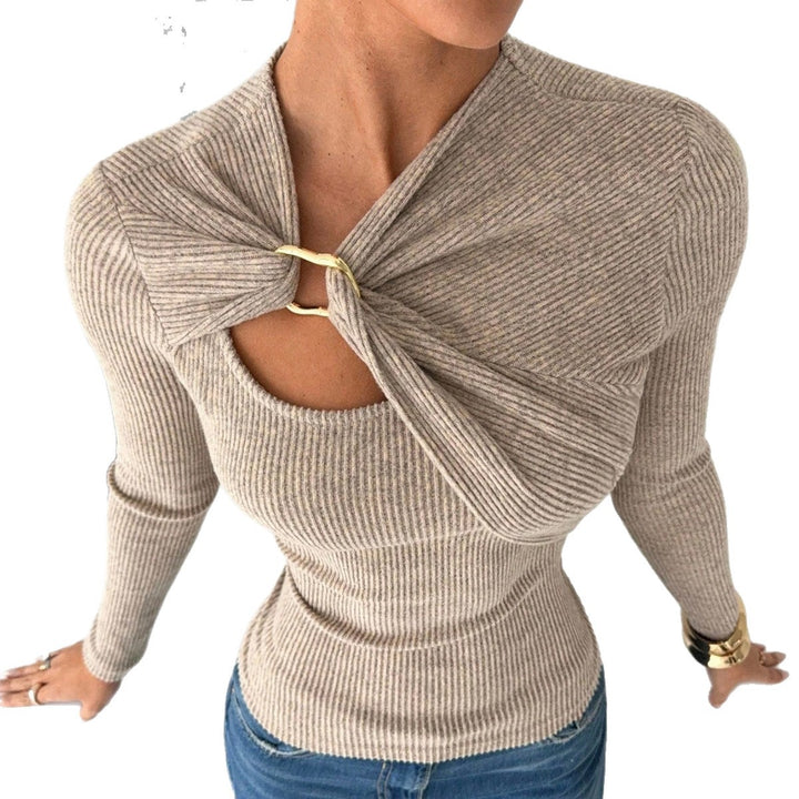 Damen nan figurbetonter Rippstrickpullover mit asymmetrischem Drehknoten und dekorativem Metallring Echo Archiv