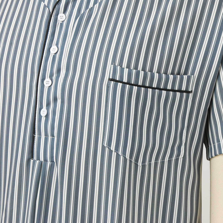 Damen Nachthemd mit eleganten Streifen und praktischer Knopfleiste Echoarchiv
