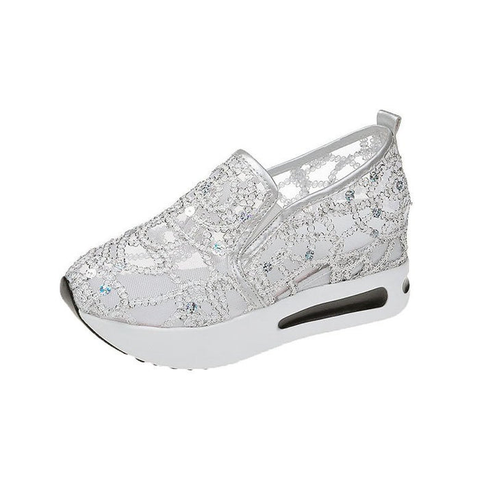 Damen Plateausneaker mit verstecktem Keil und Spitzenbesatz – Névara
