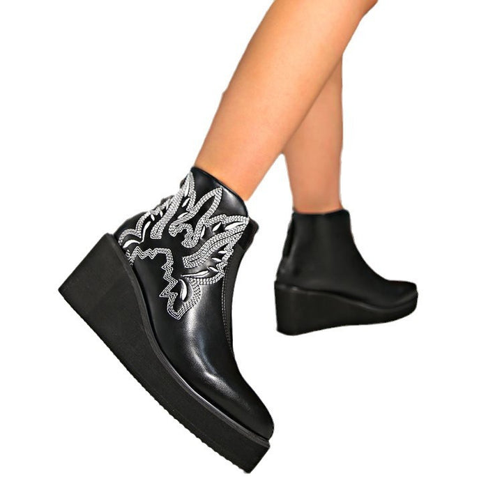 Damen Plateau‑Ankleboots im Westernstil mit Zierstickerei und Rückzipper Echo Archiv
