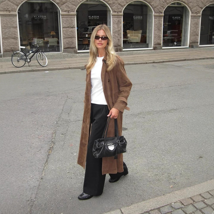 Damen Langer Wildleder‑Trenchcoat mit doppelreihiger Knopfleiste Echoarchiv