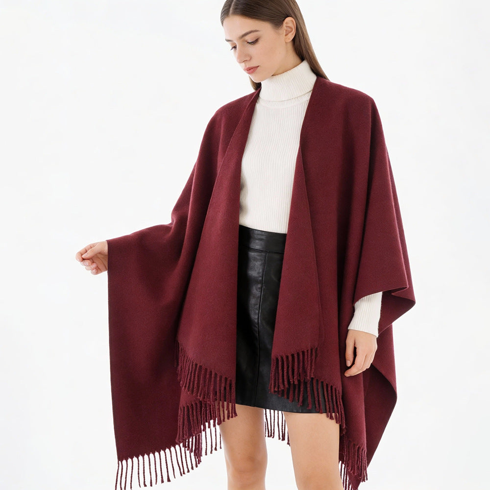Damen Minimalistischer Wickel‑Capeponcho aus Wollmix mit V‑Ausschnitt und zartem Fransensaum – Avérine