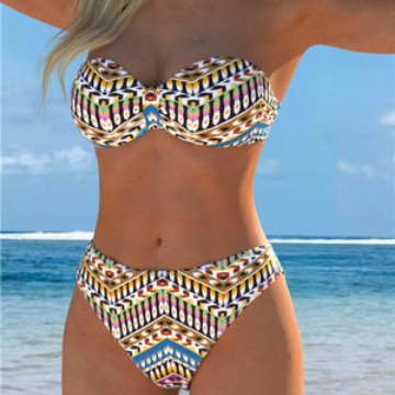 Damen Bandeau-Bikini mit stylischem Ethno-Muster und hohem Taillenschnitt Echo Archiv