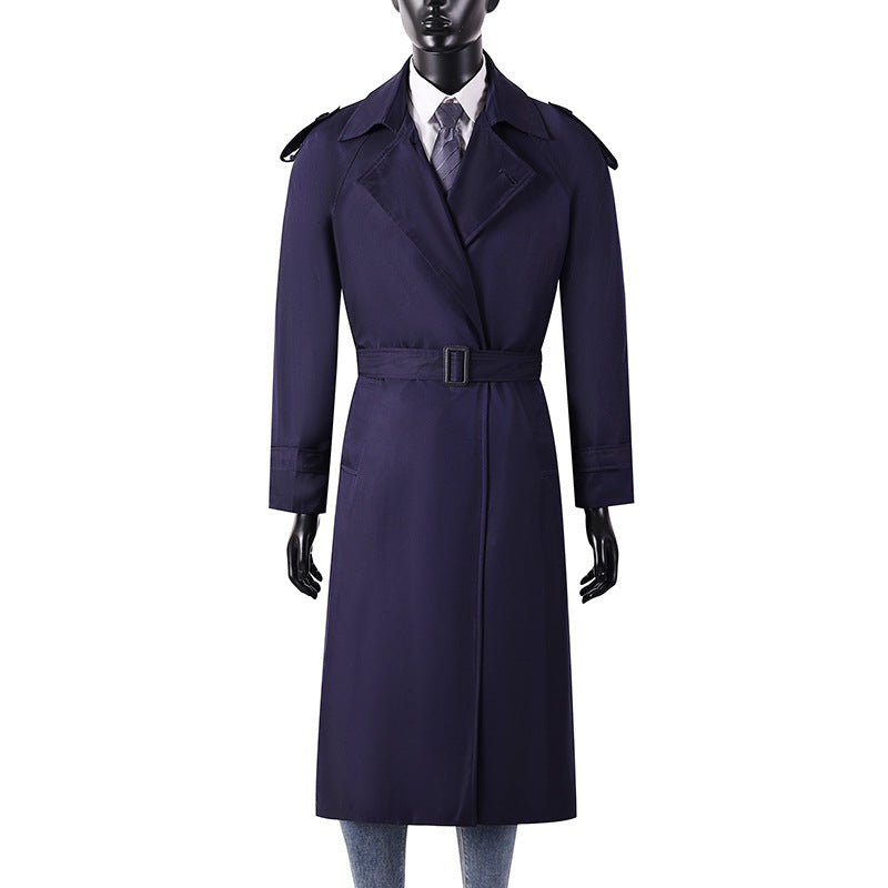 Herren eleganter knie- bis wadenlanger Trenchcoat mit verdeckter Knopfleiste und Schulterklappen Echoarchiv