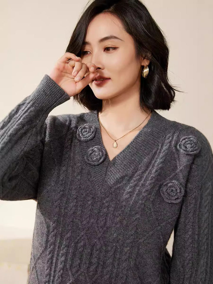 Damen Zopfmuster-V-Pullover mit dreidimensionalen Blumenapplikationen aus weichem Wollmix Echoarchiv